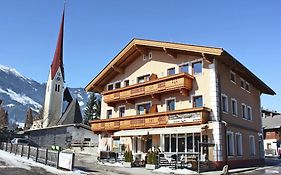 Spacious Apartment In Uderns Near Ski Area