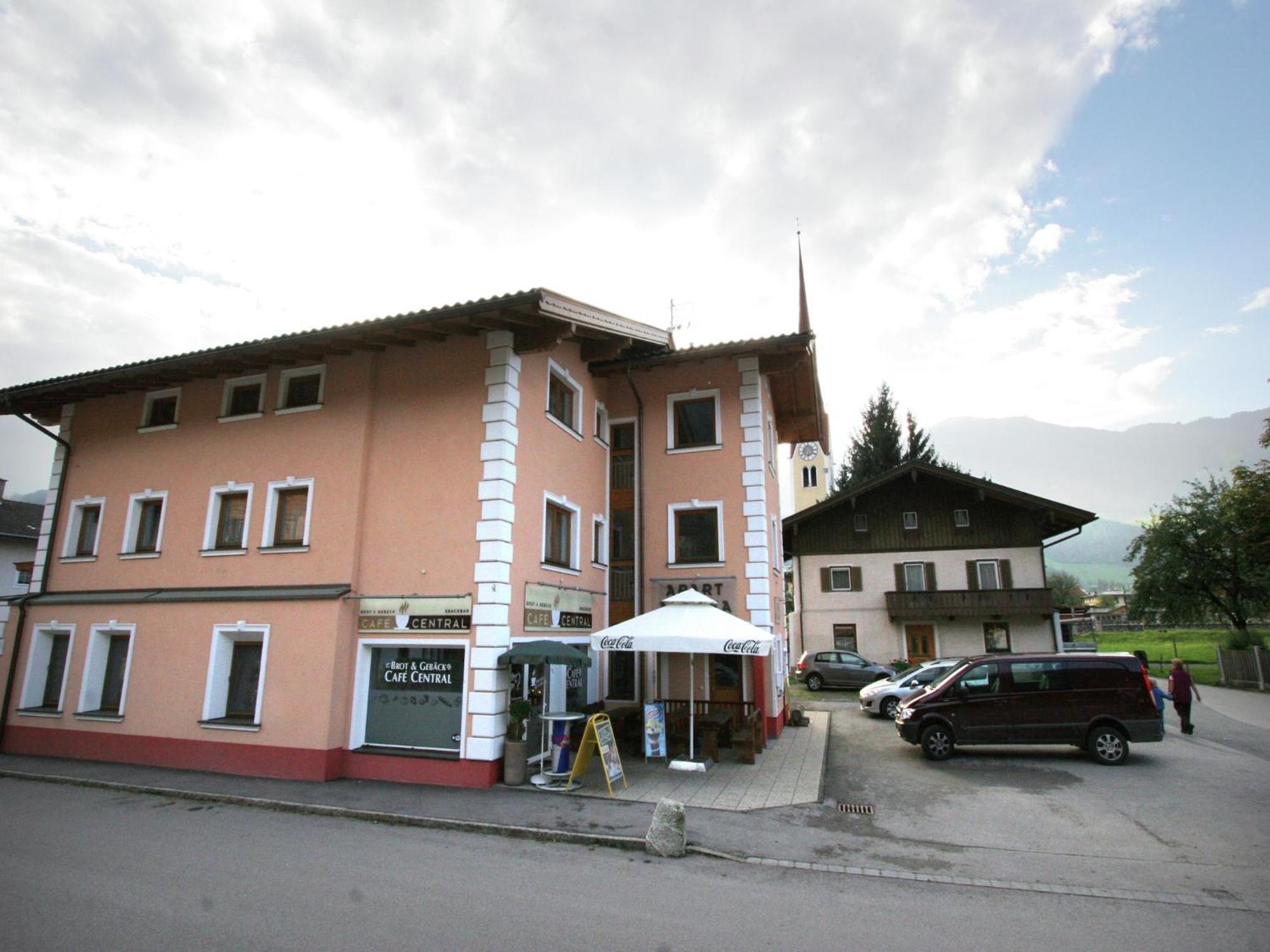 Spacious Apartment In Uderns Near Ski Area Zewnętrze zdjęcie